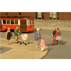 Strolling Figures (O Scale)