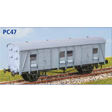 Parkside Dundas PC47 - SR Cct Parcel Van Plywood Sides - OO plastic kit
