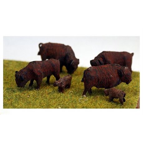 4 Bison/Buffalos and 2 calves. (OO scale 1/76th)