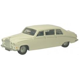 Daimler DS420 Limousine in Old English white