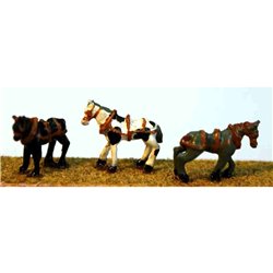 3 harnessed horses - Unpainted