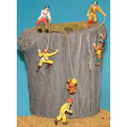 6 Assorted Rock Climbers (OO Scale 1/76th)