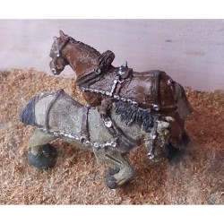 2 shire horses with harness (OO Scale 1/76th) - Unpainted