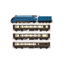 LNER The Queen of Scots Train Pack - Era 3