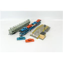 Motorail set including wagons, cars and loading ramp OO gauge used
