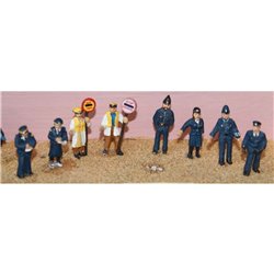 Painted 8 Police/traffic wardens/school crossing figs (OO Scale 1 /76th)