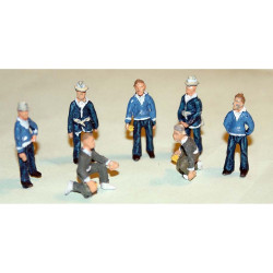 7 Tennis Officials. Umpires, linemen and ball boys (OO scale 1/76th) - Unpainted