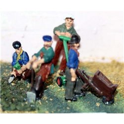 Painted 4 Gardeners with tools, mower, etc. (OO Scale 1 /76th)