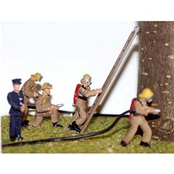 Painted 5 x Modern Fire Fighters (OO scale 1/76th)
