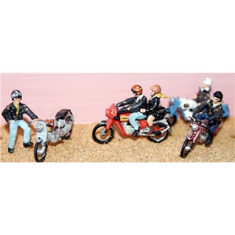 4 Assorted. Motorcycles & riders (Rockers) (OO Scale 1/76th)