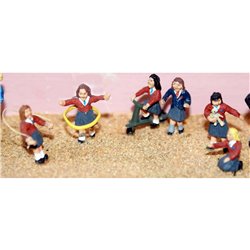 Painted 6xgirls playing with toys (OO Scale 1 /76th)