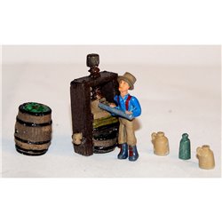 Cider/Wine Press, figure and ancillary equipment (OO scale 1/76th) - Unpainted