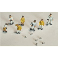 7 Lawn Bowls Figures and Bowls (N scale 1/148th)