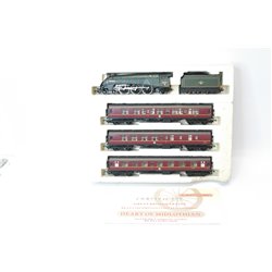 GREAT BRITISH TRAINS SPECIAL PRESENTATION EDITION SET 'HEART OF MIDLOTHIAN' A4 class locomotive 'Guillemot' No 60020, BR green 