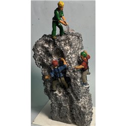 OF31 3 Rock Climbers & Coil of Rope (O Scale 1/143rd)