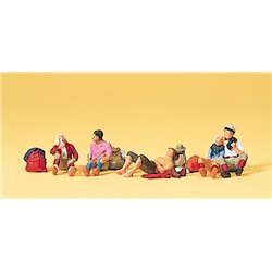 Hikers Resting (5) Exclusive Figure Set