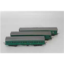 A Set of Three Tri-ang TT Coaches in Green. TT Gauge USED