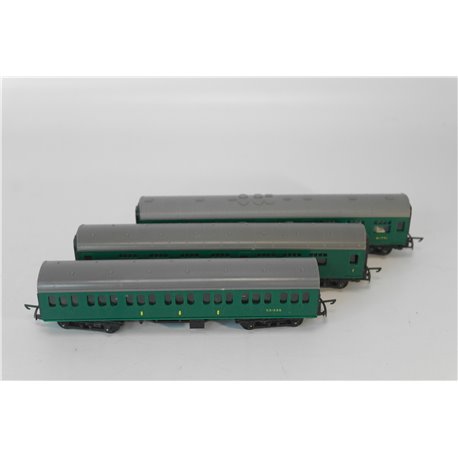 A Set of Three Tri-ang TT Coaches in Green. TT Gauge USED