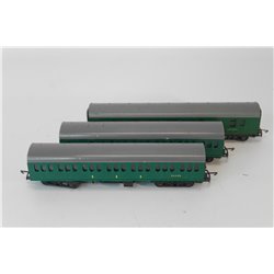 A Set of Three Tri-ang TT Coaches in Green. TT Gauge USED