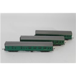 A Set of Three Tri-ang TT Coaches in Green. TT Gauge USED 