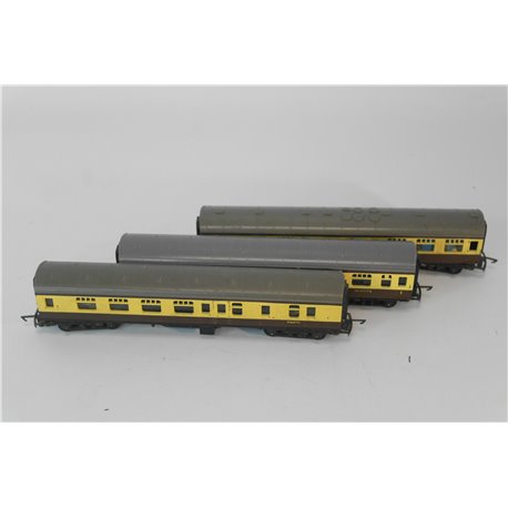 A Set of Three Tri-ang TT Coaches in Chocolate and Cream Livery TT Gauge USED