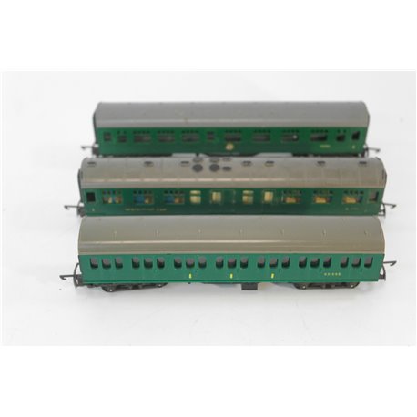 A Set of Three Tri-Ang TT Coaches in Green TT Gauge USED