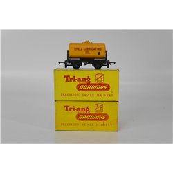 A Set of 3 Tri-ang TT Oil Tankers, TT Gauge USED