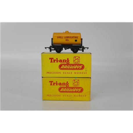 A Set of 3 Tri-ang TT Oil Tankers, TT Gauge USED