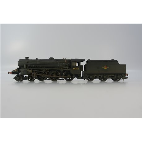 Hornby R2360 Class 5 "Black 5" 4-6-0 44762 in BR Black with late crest (weathered) OO Gauge USED