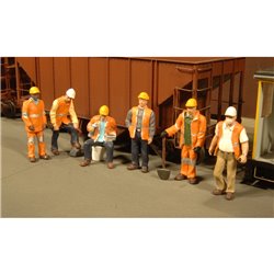 Maintenance workers (x6)