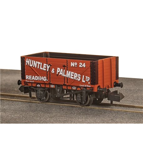 7-Plank Open Wagon, Huntley & Palmers, No. 24