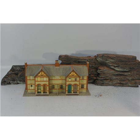 A Scenic Bundle including a Building, Trees, Scatter and Rock Faces. Used. OO Gauge