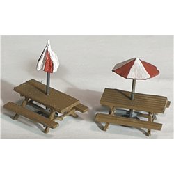 2 x Pub Tables and Parasol ( OO scale 1/76th)