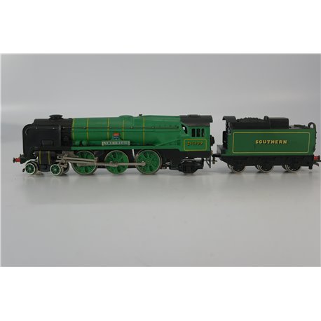 Wrenn W2237 4-6-2 West Country Class "Lyme Regis" . Used. OO Gauge