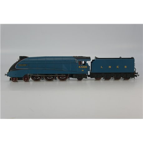 Hornby R3371 Class A4 4-6-2 4468 "Mallard" in LNER garter blue. Used. OO Gauge