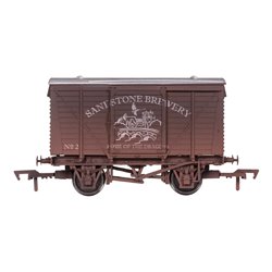 4F-011-113 Ventilated Van Sandstone Brewery No 2 Weathered