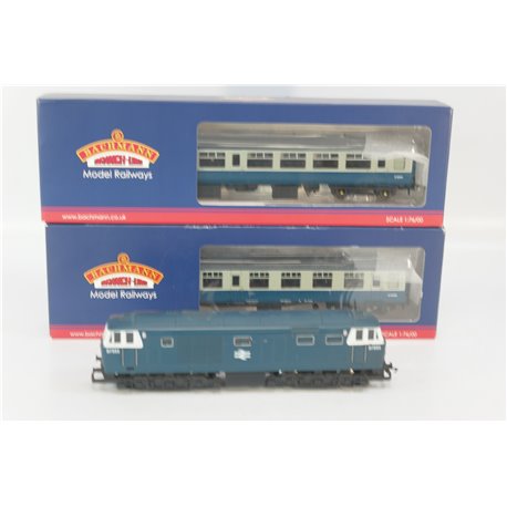 Hornby R122-Hymek Class 35 Hymek D7093 in BR Blue plus two coaches.Used. OO Gauge