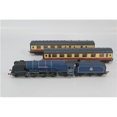 HORNBY R2553 00 4.6.2 Duchess class 46237 CITY OF BRISTOL - BR Blue plus two coaches. Used. OO Gauge