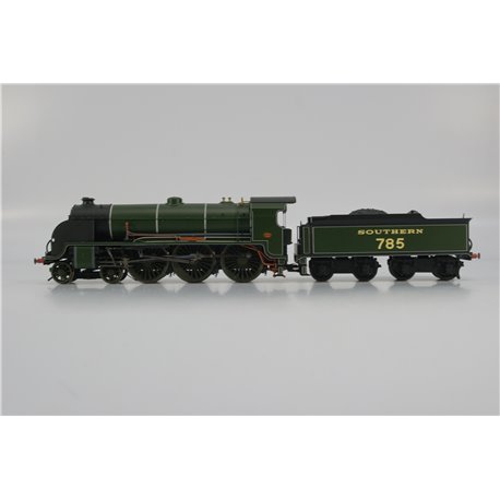Hornby R3075 Class N15 4-6-0 785 'Sir Mador de la Port' in SR Olive Green - The Royal Mail Great British Railways Collection