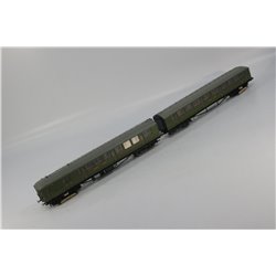 Hornby R3161AX Class 401 2-BIL 2-car EMU 2041 in SR green livery. DCC fitted. Used. OO Gauge 