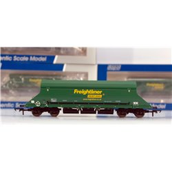 Set of Four HIA aggregate limestone hoppers in Freightliner green livery. Used. OO Gauge 