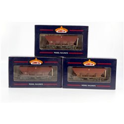 Three Bachmann Branchline 38-002 46 tonne HSA hopper wagon in brown livery 360226 (weathered). Used. OO Gauge 