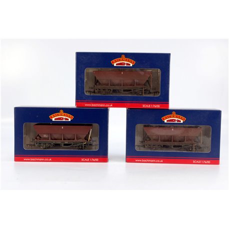Three Bachmann 38-005A HSA Hopper Wagons in BR Bauxite - weathered. Used. OO Gauge 