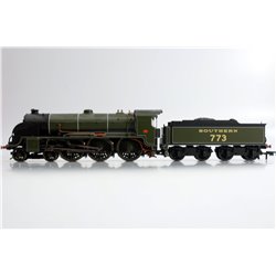 Hornby R2797M The White Pullman pack with King Arthur class E773 Sir Lavainne + 3 Pullman 1st class parlour cars. Used OO gauge