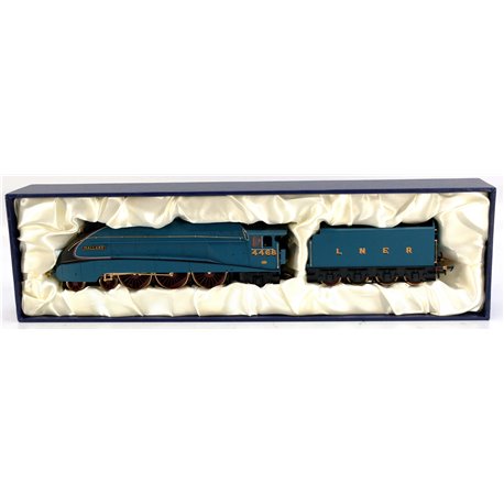 Hornby R2684 Class A4 4-6-2 4468 "Mallard" 70th Anniversary in LNER Blue. Used. OO Gauge