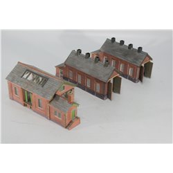 A Selection of Completed Metcalfe Kits - Engine sheds and Goods Platform in Red Brick. Used. N Gauge 