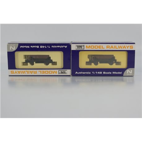 Dapol NB033f and NB033h Dogfish wagon 993401 and 993457 in rusty livery. Used. OO Gauge 
