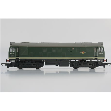 Hornby R2121 Class 25 D7596 in BR green. Used. OO Gauge 