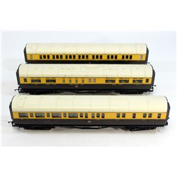 Set of Three Hornby GWR Coaches.. Used. OO Gauge 