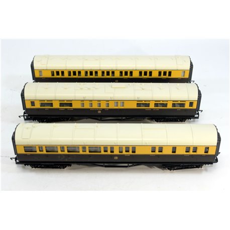 Set of Three Hornby GWR Coaches.. Used. OO Gauge 